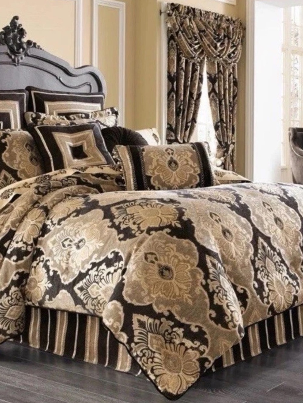Bradshaw Black 4-Piece Comforter Set Damask By J Queen Sz Cal-King